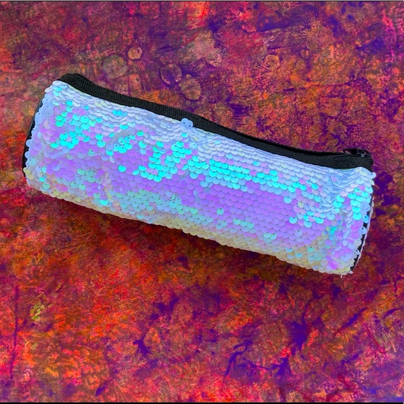 NWT Makeup Cosmetic Zipper Pouch Case Sequin Iridescent Pearl Bag. - Picture 1 of 5